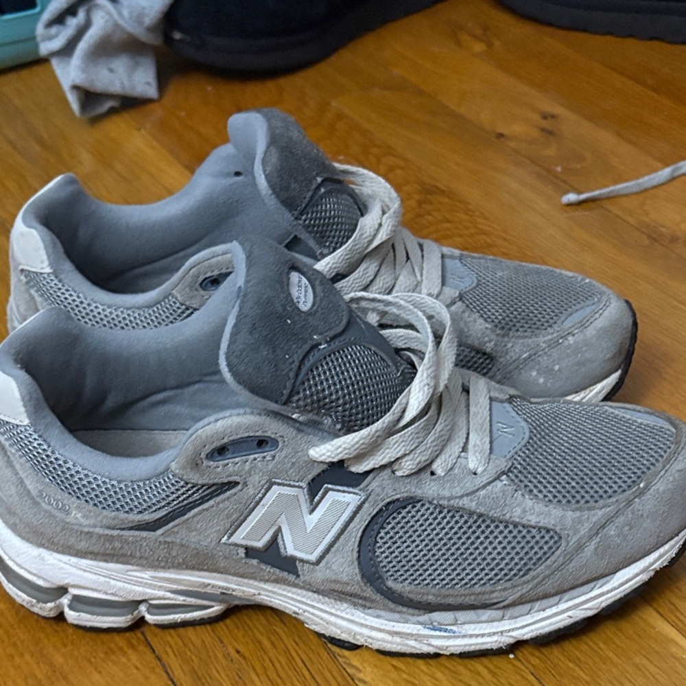NEW BALANCE 2002R- MENS SIZE 7.5